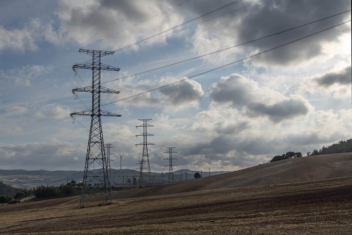 Free-Market Electricity Has Cost Households More Than the Regulated Tariff Since Mid-2023, ERSE Finds, Though Cheaper Offers Were There