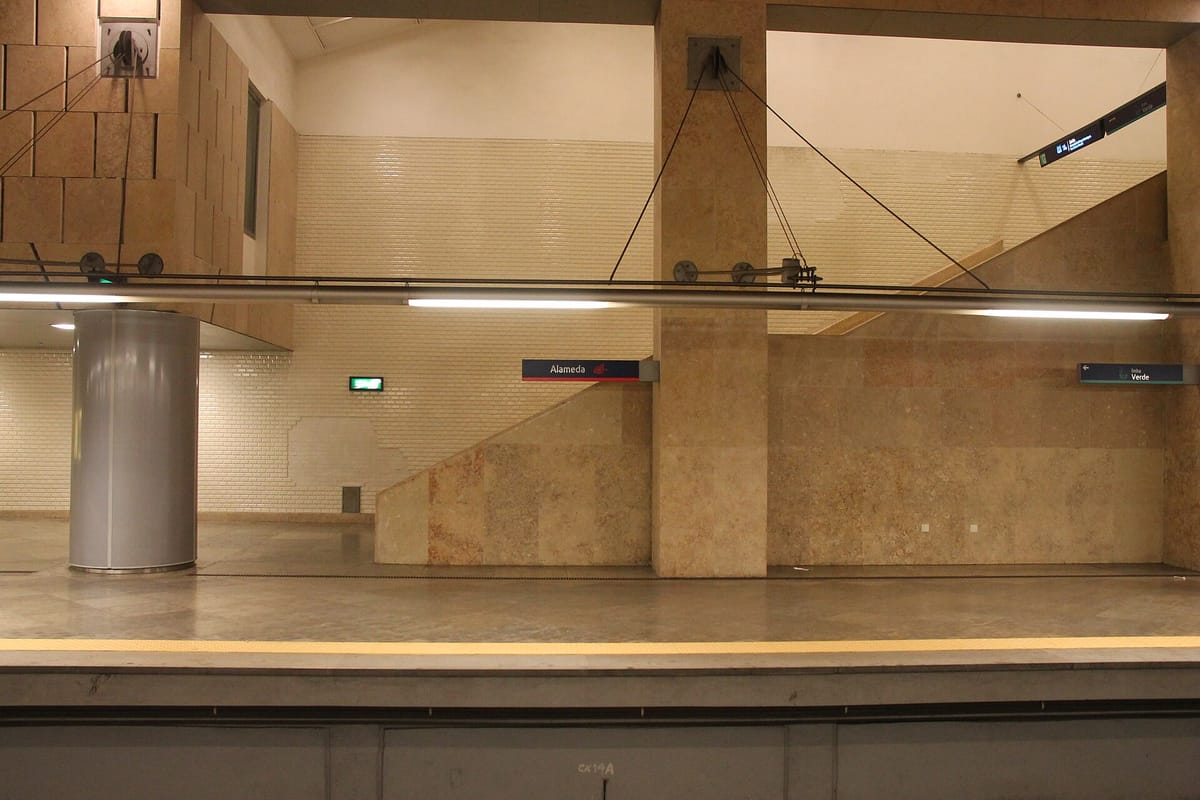 No Lisbon Metro Trains on Wednesday: Command-Post Supervisors Strike for 24 Hours, and Arbitrators Refuse a Minimum Service