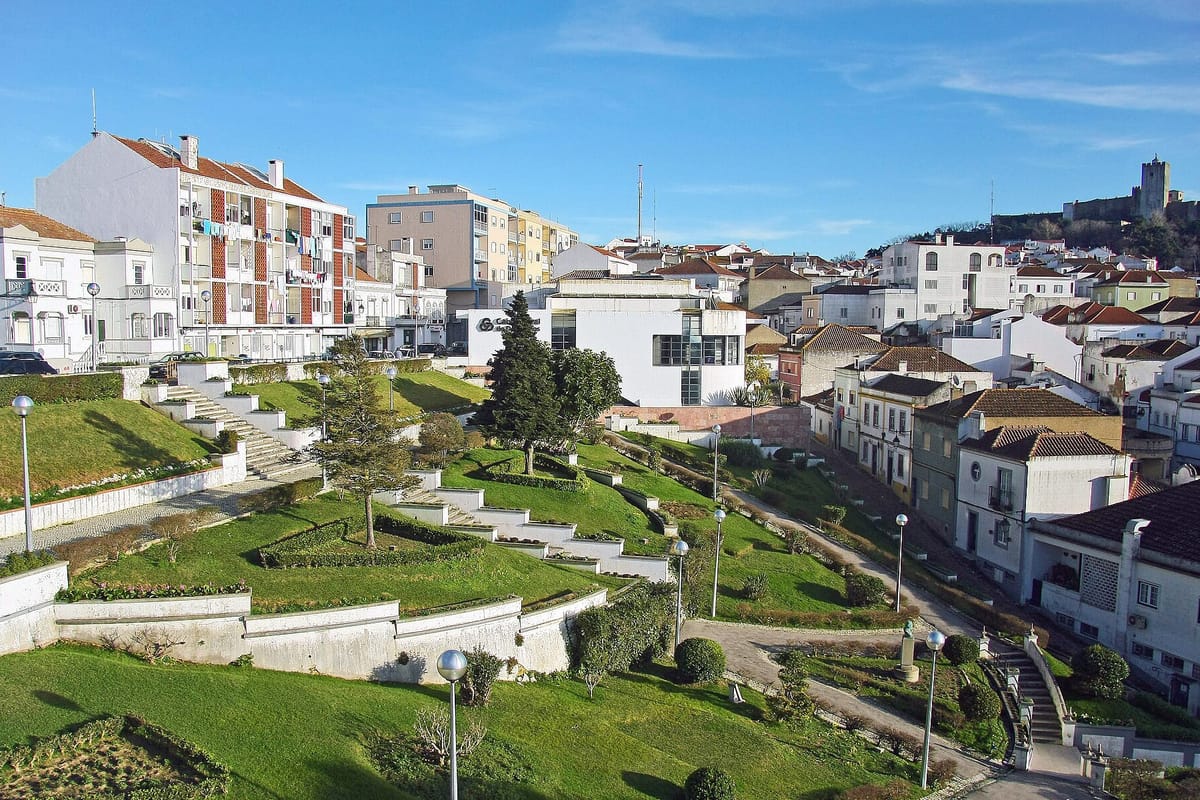 Buyers in an Alleged 15 Million Euro Palmela Housing Fraud Seek Insured Deposits: What Protects a Down Payment on an Off-Plan Home Today
