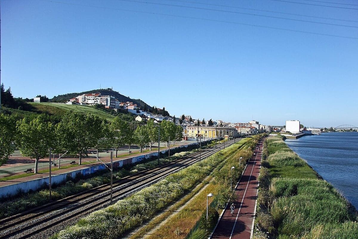 Families in Vila Franca de Xira's Shacks Still Wait for a Rehousing Date, While the Council Vows to Demolish Every Illegal Home