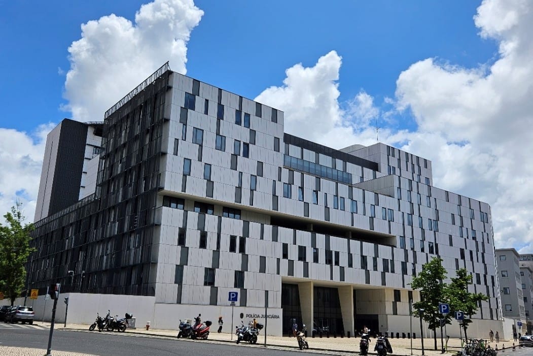 Police and Tax Inspectors Search Banks and Law Firms Over Shelf Companies Allegedly Used to Dodge 66 Million Euros in Property Tax