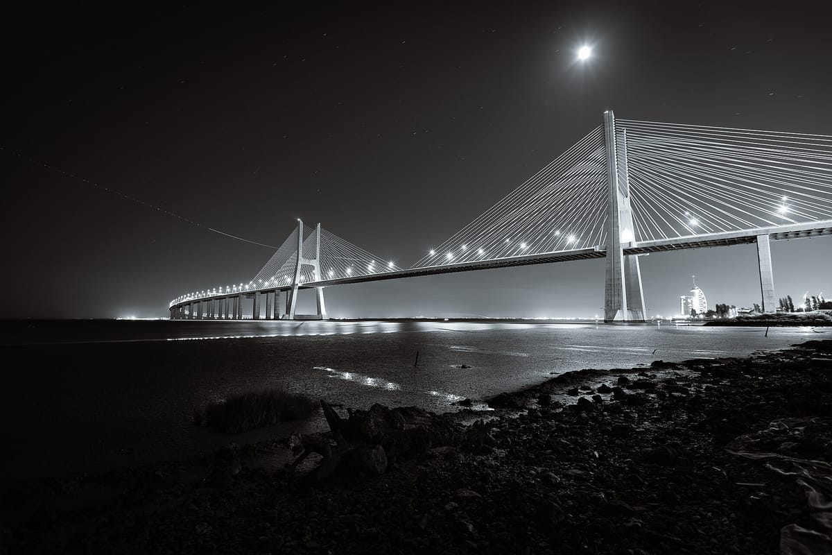 GNR Clocks a Mercedes at 292 km/h on Lisbon's Vasco da Gama Bridge, the Fastest Ever Recorded There: the Fines, Points and Bans the Law Sets