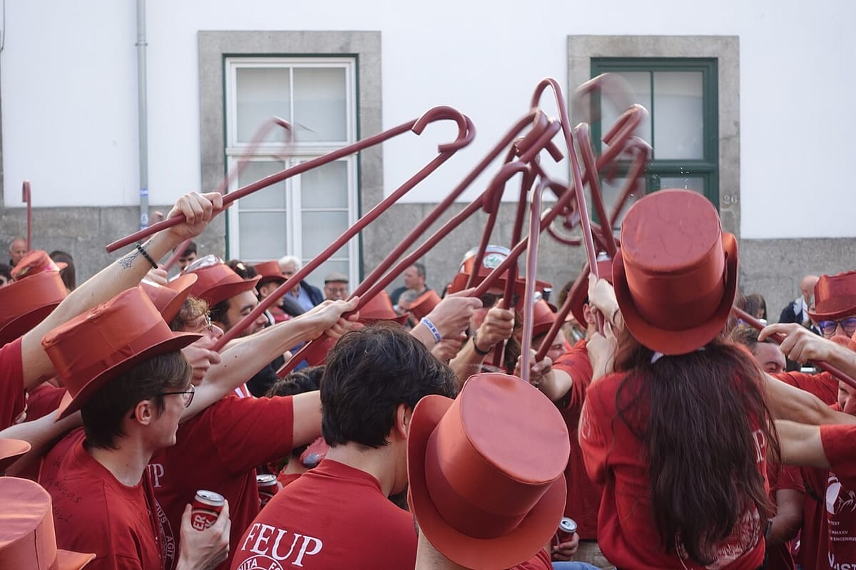 Graduates Under 35 Still Cannot Apply for Portugal's Tuition-Refund Salary Premium, and the Finance Minister Offers No Date