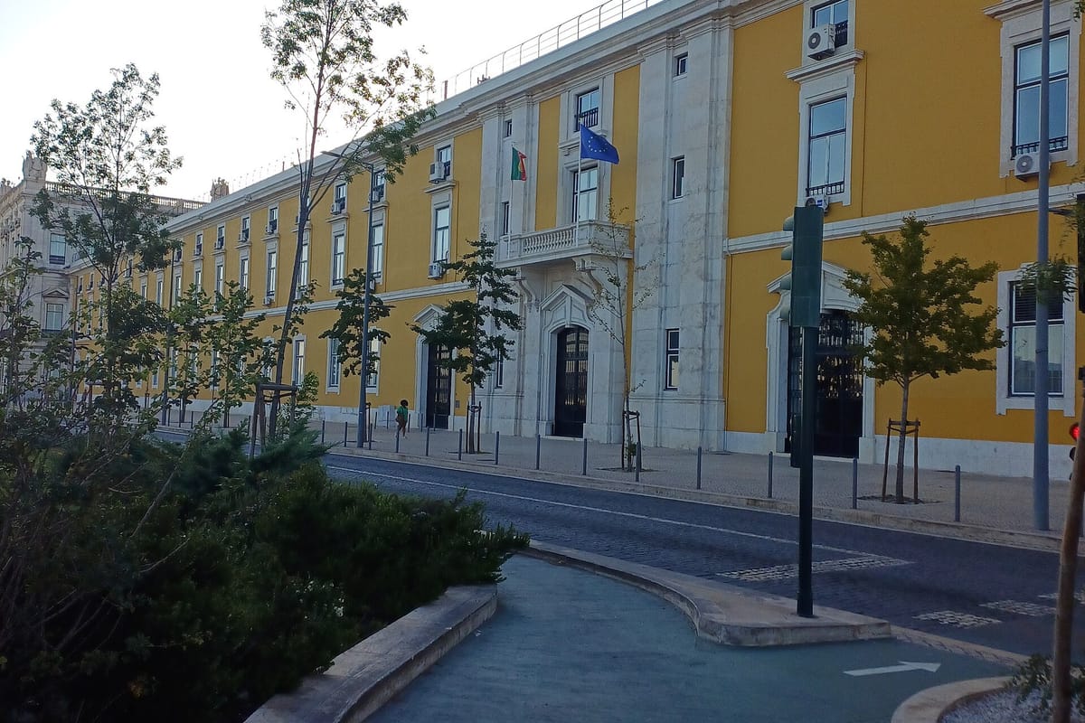 Cabinet Approves the Decree-Law Behind Portugal's 2026 IRS Cut, Backdated to January: Six Brackets Lower and Up to 171 Euros a Year Saved