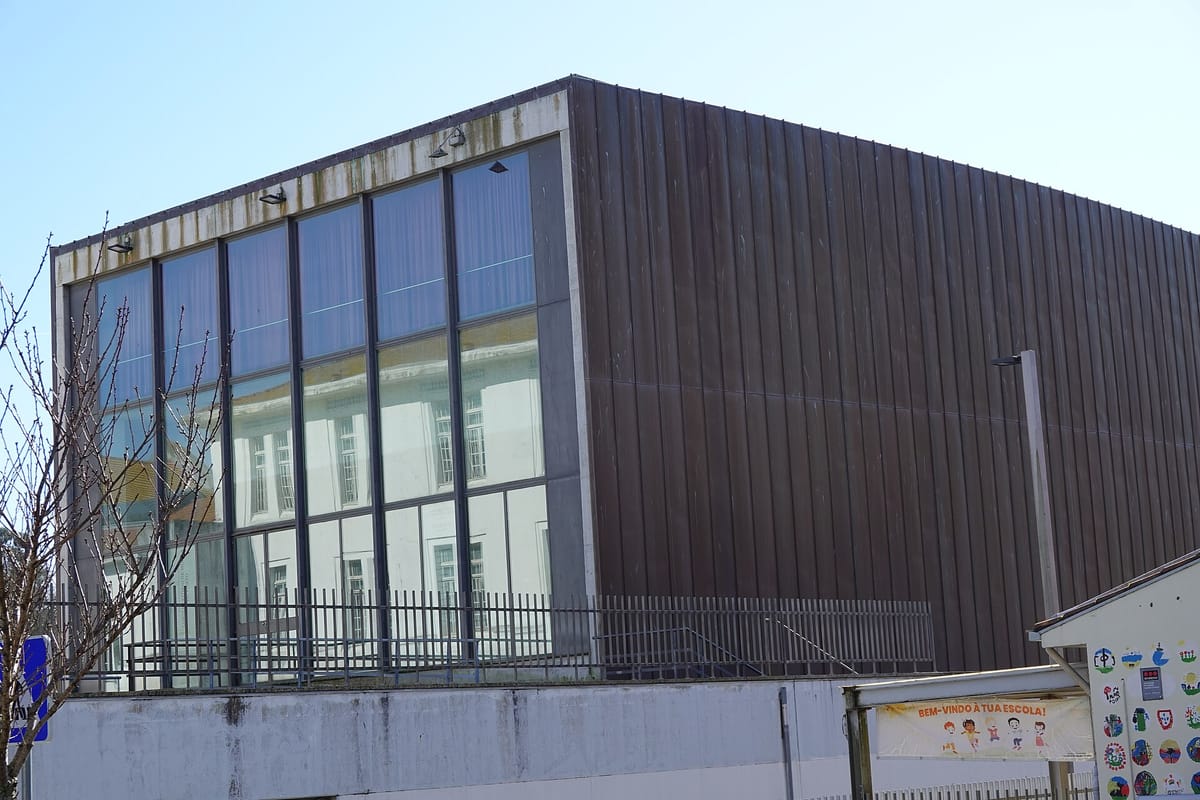 Private Schools Fill the Top of Portugal's 2025 Exam Rankings and the Best Public School Comes 38th: How to Check Your Child's School on the Ministry's Own Data