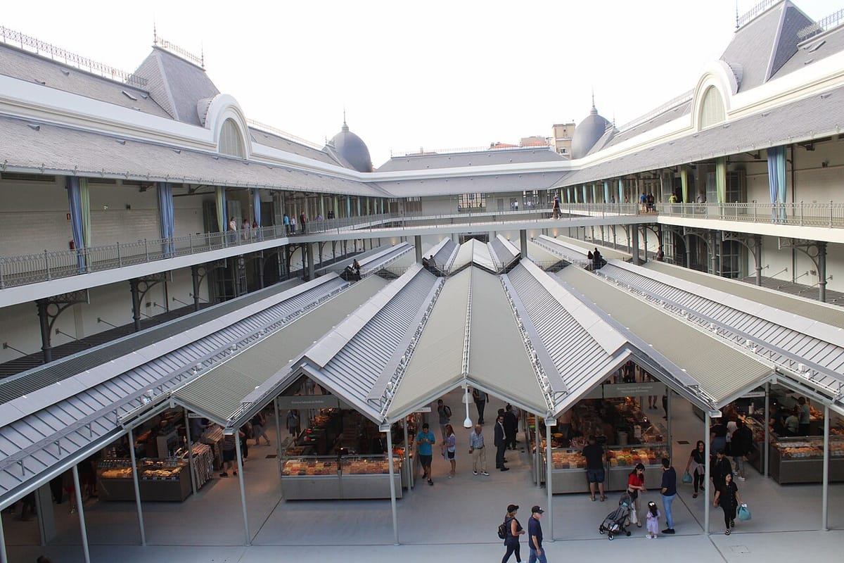 The Porto Brief, Week of 11 October 2026: Porto Wants a Say Over Souvenir Shops, the Council Moves to Buy the Stop's Cinemas, and Portugal Seal a Quarter-Final at the Dragão