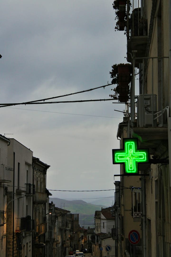 Free Walk-In HIV and Hepatitis B+C Rapid Tests Land in 58 Lisbon-Metro Pharmacies — Inside the 'Saiba de Si' Programme Targeting Late Diagnoses Across Amadora, Sintra, Odivelas and Loures