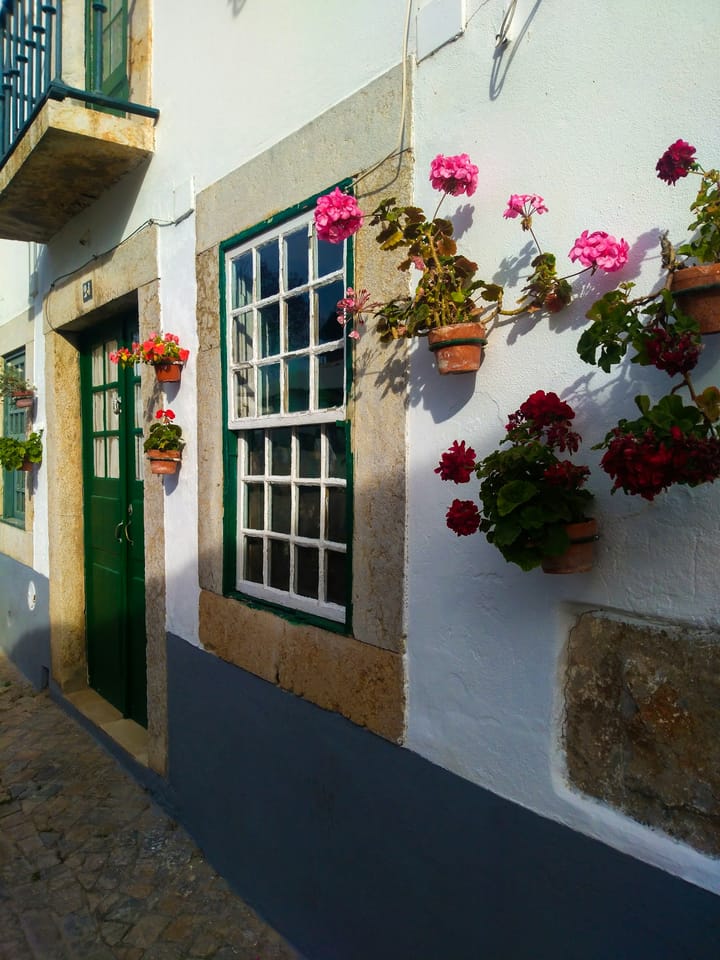 Selling Your House in Portugal 2026: The Escritura Pública, the Anexo G, the Mais-Valias Rules, and the Solicitador Process for Foreign Sellers