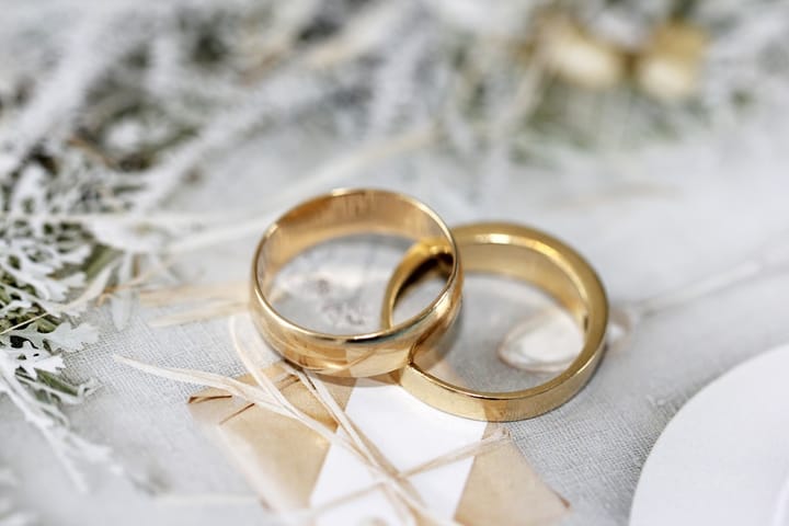 Marrying in Portugal as a Foreigner: The Conservatória Process, Documents, Costs, and União de Facto Explained for 2026