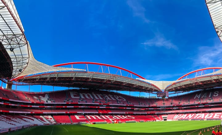 'Rei dos Frangos' Books a €40 Million Capital Gain on a 9-Year Benfica SAD Bet — €45.2 Million Sale of 16.38% to a Delaware Vehicle Linked to Oak View Group and Acrisure Pushes American Capital Past 21% of the Reds' SAD