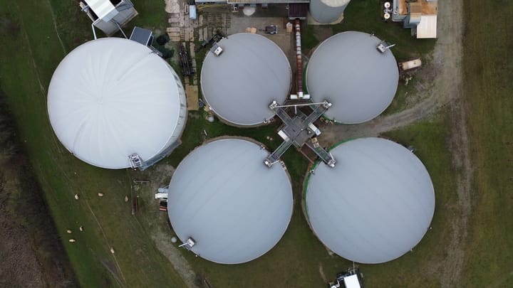 Decreto-Lei 94/2026 Enters Into Force on 2 May Letting the National Gas System Cover Part of Biomethane Connection Costs — ERSE Has 180 Days to Set Cost-Sharing Criteria