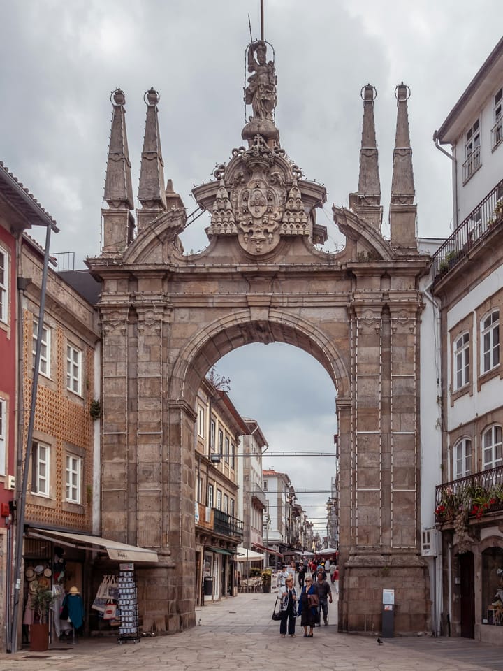 The Braga Brief: Bracara Augusta Takes Over the City, Metrobus Loses €76M of PRR, Token Trust Wins CMVM — Week of 22 May 2026