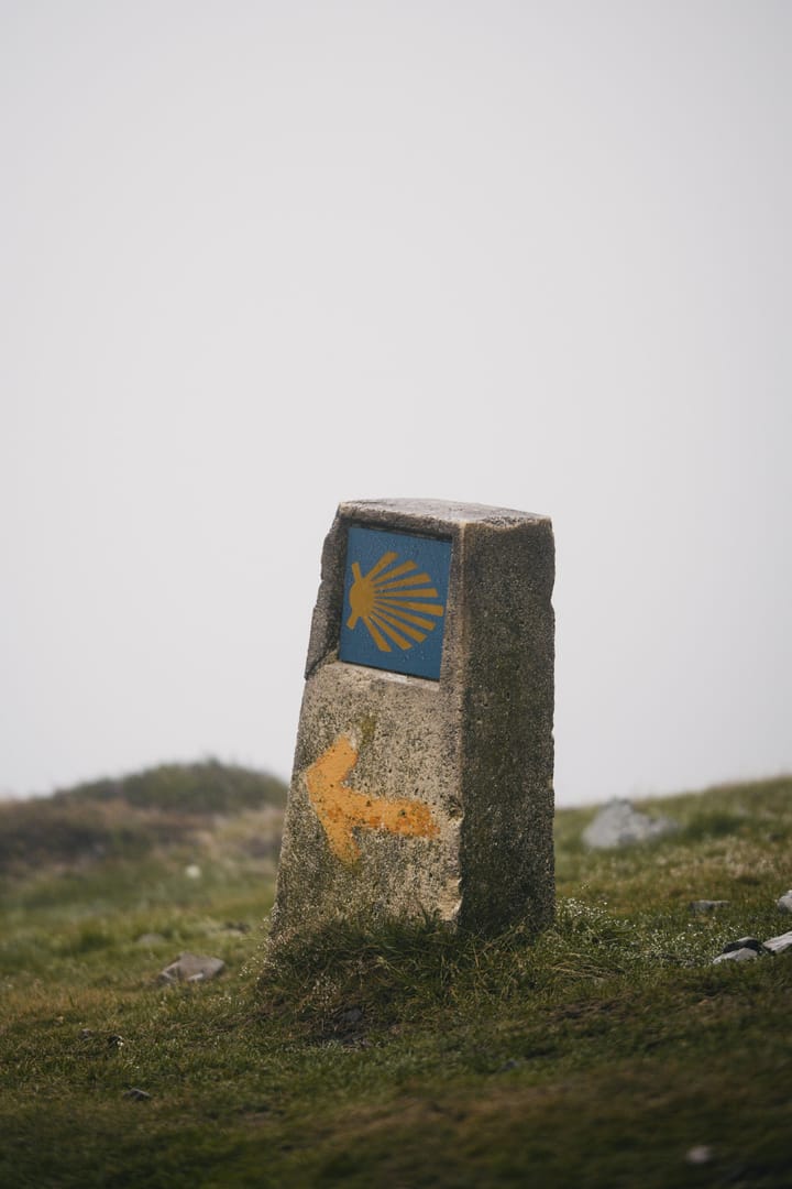 Walking the Caminho Português de Santiago in 2026 — A Practical Guide to the Central, Coastal and Senda Litoral Routes From Porto, the Pontevedra Variante Espiritual, the 613-km Lisbon Start and the Credencial and Albergue Mechanics