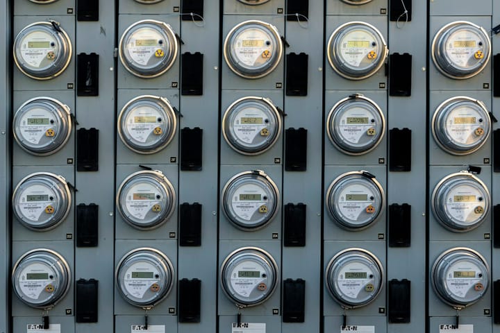 Jean Barroca Confirms Undeclared High-Income Foreigners Are Drawing the Tarifa Social de Eletricidade — Government Will Tighten the 2016 Auto-Assignment Rules After IEA Flags 760,000 Households, the Same Count as Spain at a Quarter of the Population