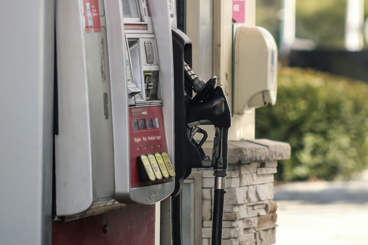 Portaria 213-A/2026 Quietly Lifts the ISP Discount on Diesel and Gasoline as Brent Cracks Below $100 — Government Pockets 1.47 Cêntimos on Diesel and 0.21 on Gasoline as ACP's Forecast Drop Hits the Pumps on Monday 12 May