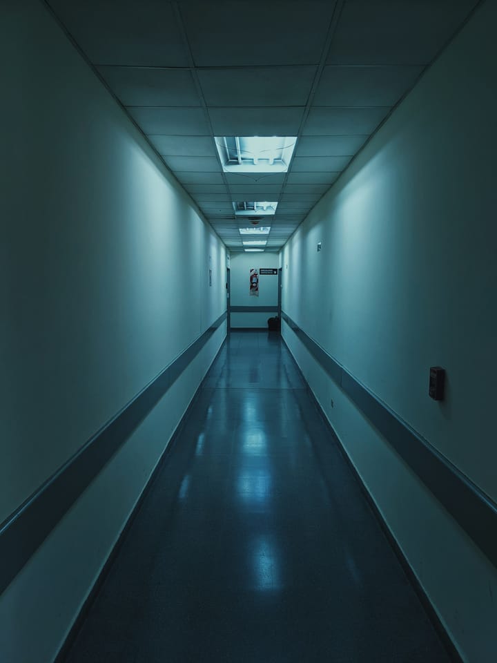 STTS Calls a 48-Hour National Health-Sector Strike for 4 and 5 May — Hospital Santa Maria Demo Frames the Pacote Laboral Fight, With the SEP Nurses' Strike Already Booked for 12 May