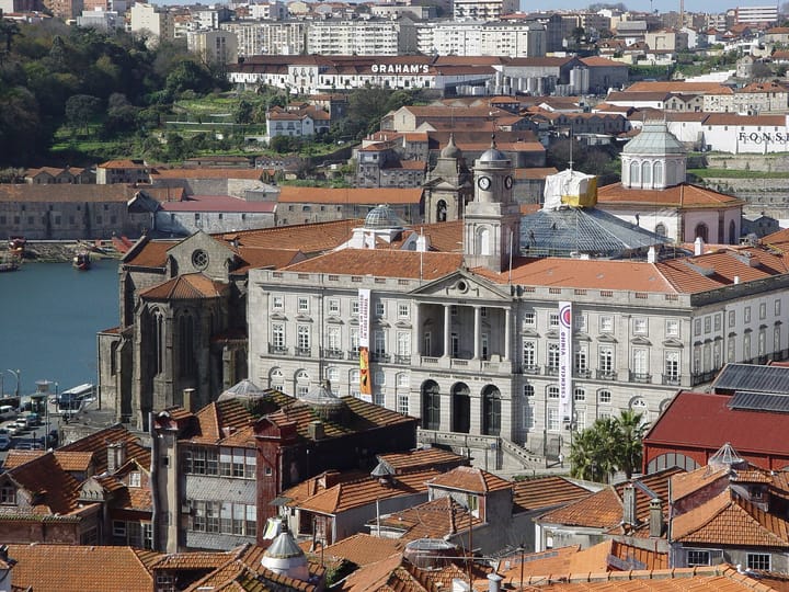 Markets, Business & Tech Briefing: Bolsa Shut on Sunday at 9,067, Mello's 50-Plus Cap Table Carries the €330M Ercros Print, EDP Locks São Paulo to 2058 With a 5-Billion-Real Plan, AdC Phase-II's Better Foods–Cerealis