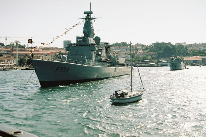 Defence Minister Asks the PGR for a Legal Opinion on the NATO Ammunition Depot at Sesimbra-Seixal — Half a Century of Illegal Construction Inside the Military Servitude Zone, Demolition Orders Pending and Population Relocation on the Table