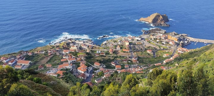 Turismo de Portugal Rolls Out the 'Encontra o Teu País' Domestic Push From Castelo de Porto de Mós — A Two-Phase Campaign Threading Through November Around the Storm-Kristin Recovery Arc