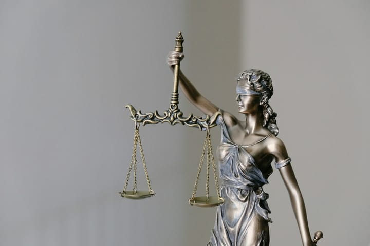An image symbolising Portugal's justice system and the courts