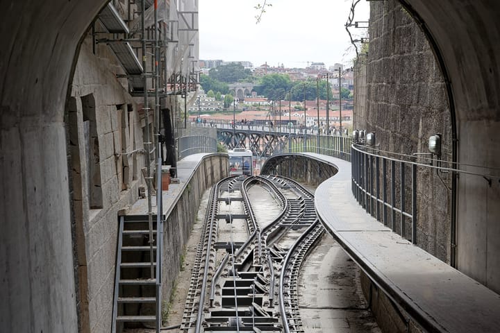 The Funicular dos Guindais carriage on its steep track above the Douro in Porto, with the Gaia wine lodges in the background