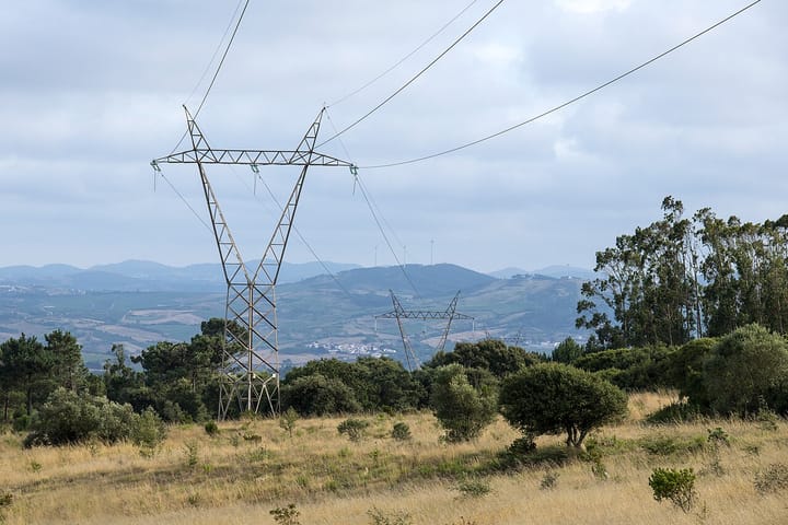 The Energy Regulator Pushes Portugal's Cheap Overnight Electricity Window Back Half an Hour for 2027