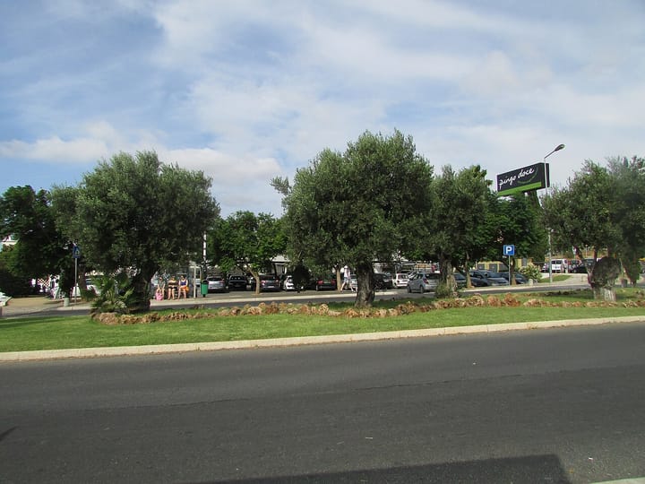A Pingo Doce supermarket storefront in Portugal, owned by Jerónimo Martins, with its green-and-white pylon sign
