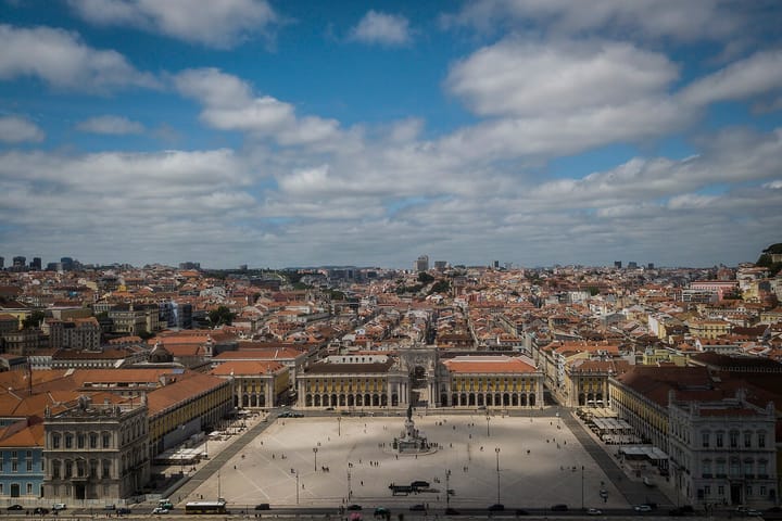 The Lisboa Brief — Week of 8 August 2026: The Circular Line Fight Reopens, Funiculars Fall Under New Safety Rules, and the Algarve Overtakes Greater Lisbon on Rents