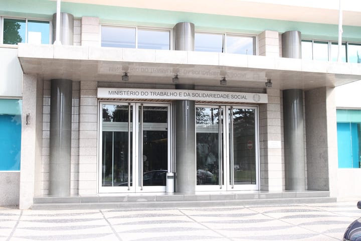 The columned entrance of the Ministry of Labour and Social Solidarity building in Portugal, with its name engraved above glass doors