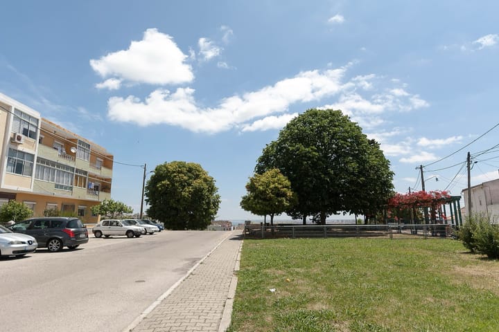 Almada Homes Under the Airport Flight Path Can Claim up to 5,000 Euros for Soundproof Windows, Once the Council Opens Applications