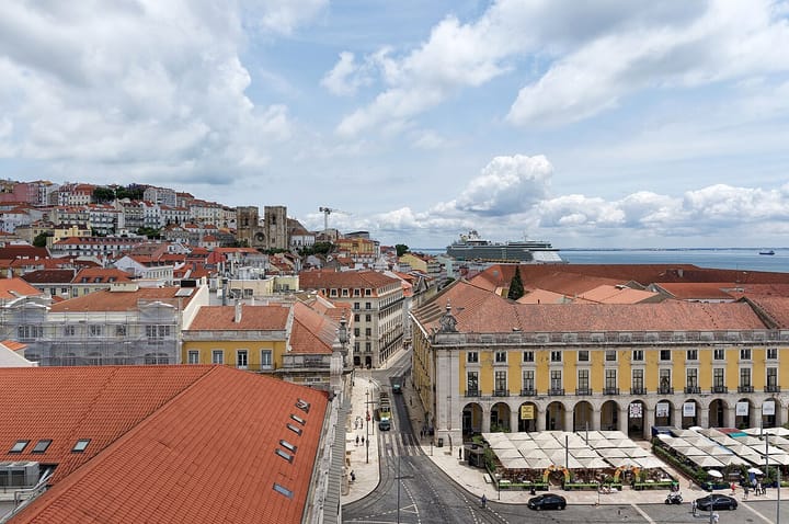 Lisbon seen from the top of the Arco da Rua Augusta: the yellow arcades of the Praça do Comércio, the Sé cathedral on the hill and the Tagus beyond
