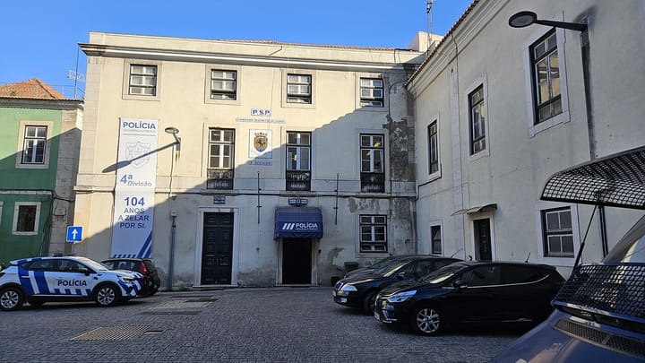 The PSP's 4th Division police station in Alcântara, Lisbon, with patrol cars parked outside